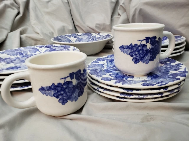 Vtg WINDSOR & BROWNE made in Italy Blue Purple Grapes Leaves *Dinnerware set* Vtg WINDSOR & BROWNE made in Italy Blue Purple Grapes Leaves *Dinnerware set*