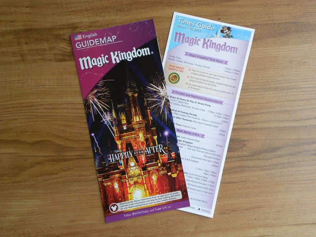 WALT DISNEY WORLD Magic Kingdom Guide map Brochure and Times Guide 2017 