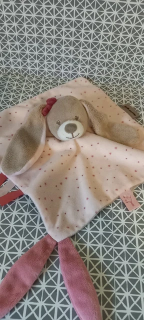 Doudou plat lapin Nina rose beige petits cœurs attache tétine Nattou