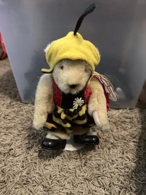 NABCO Muffy Vanderbear TASTE O' HONEY BUMBLEBEE 8” No Tag with stand