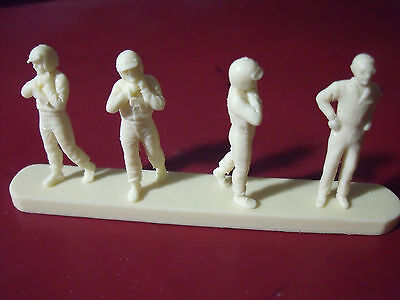 4 Figurines 1/43  Set 50  Pilotes 1966  Casques  Avec  Lunettes  Vroom  Spark