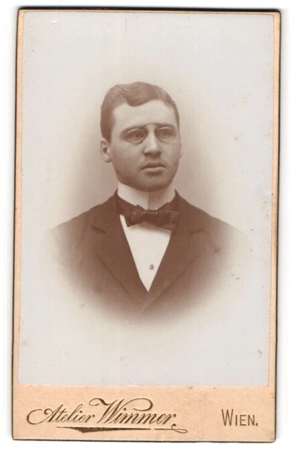 Fotografie Atelier Wimmer, Wien, Matzleinsdorferstr. 13, Eleganter Herr mit Zwi