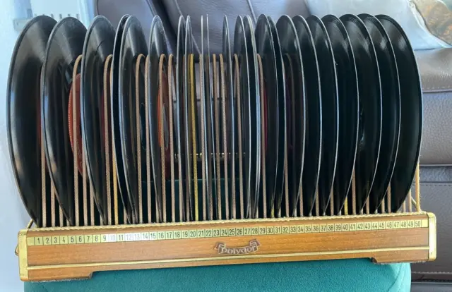 alter Polydor Schall Plattenständer mit 23 Stück alten Singles Platz für 50 St