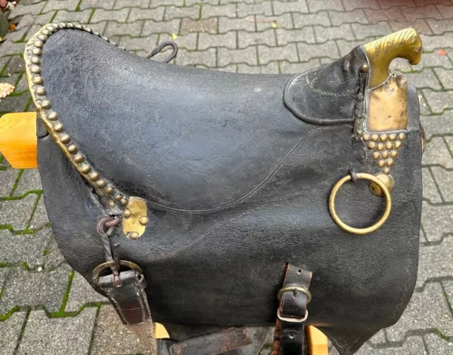 ANTIQUITÄT-SELTEN-Musealer Barock Sattel 18.Jahrhundert-Reiten-MESSING-LEDER