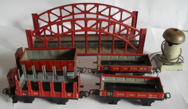 Märklin H0 4 Waggons, 1 Läutwerk, 1ne Brücke, Blech, H0, alt