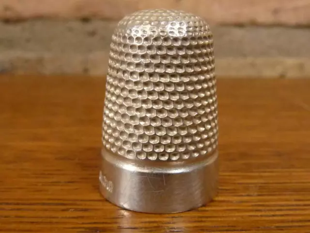 A nice Vintage size 9 James Fenton Thimble Hallmarked silver Birmingham 1925