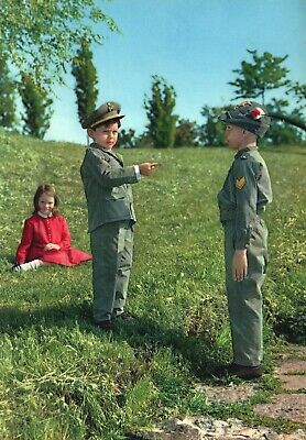 AC0765 Bambini vestiti da militari, Bambina, Cartolina postale, Vintage Postcard