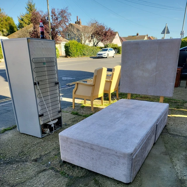 3FT SINGLE DIVAN Bed Luxury Two Drawers Free Headboard! £55.00