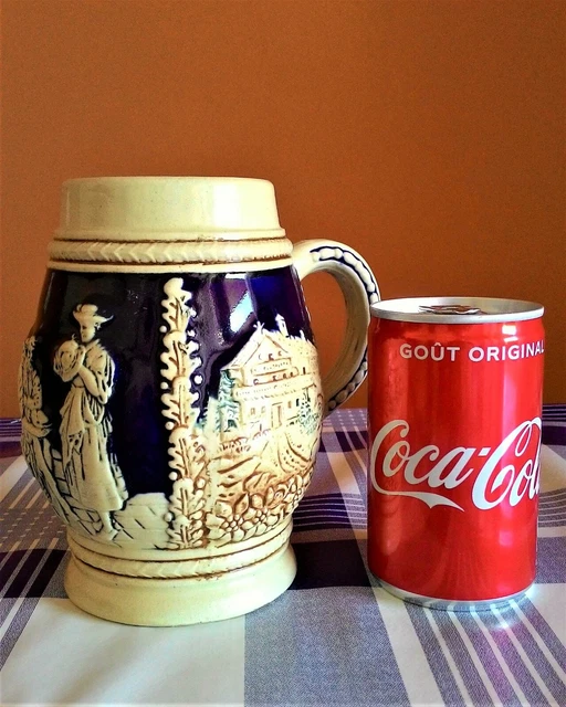 Antigua Jarra De Cerveza Alemana Con Dibujos En Relieve 2