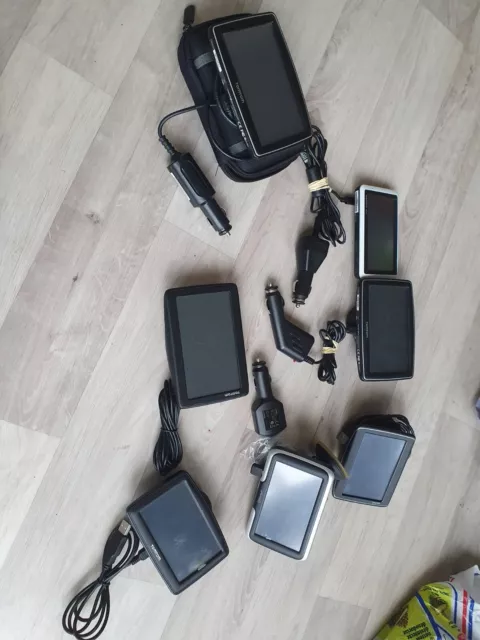 lot GPS TOMTOM GO, XXL, VIA LIVE avec cables, classic series