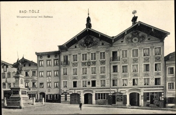 Ak Bad Tölz im Isartal Oberbayern, Winzerdenkmal mit Rathaus - 2085033