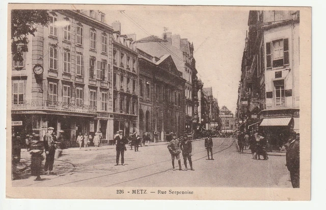 METZ - Moselle - CPA 57 - Rues - la rue Serpenoise -