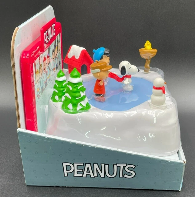 PEANUTS MUSICAL ICESKATING Rink Christmas Snoopy Charlie Lucy