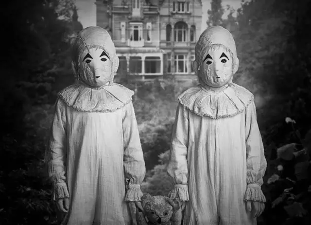 Scary Weird Strange Freaky Odd Goth Twins Bizzare Unusual Vintage Photo 98A