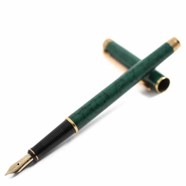 Pelikan New Classic P381 Fountain Pen Vintara Green 14K M-nib