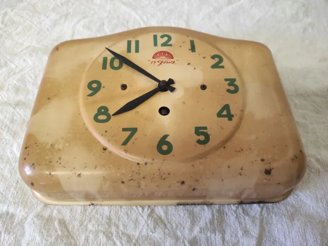 Ancienne Pendule Horloge en tôle émaillée FFR " 15 Jours " Mécanique