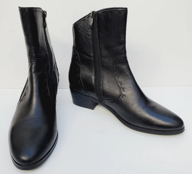 Everybody B.Z. Moda Ankle Boot Sz 8 Black Leather Diagonal Seams Side Zip Womens