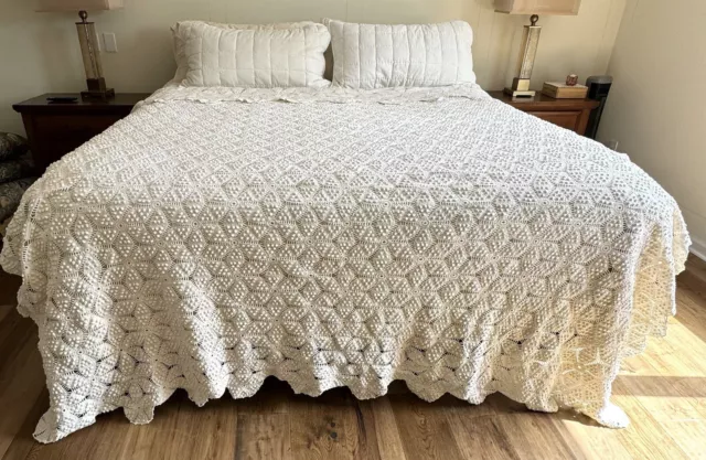 Vintage Hand Crocheted Cotton Coverlet Bedspread 82" x 101" Ivory Flower Hobnail