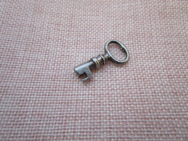 Französischer Vintage alter rostiger Schlüssel Deko Accessoires