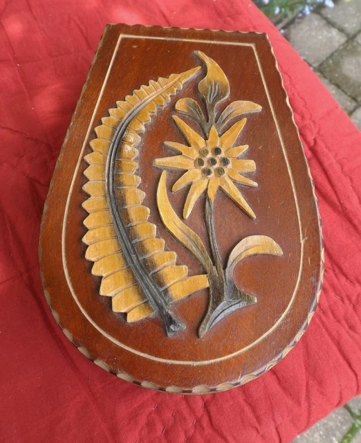 Vends ancien cheval de manège en bois vintage on Gens de Confiance