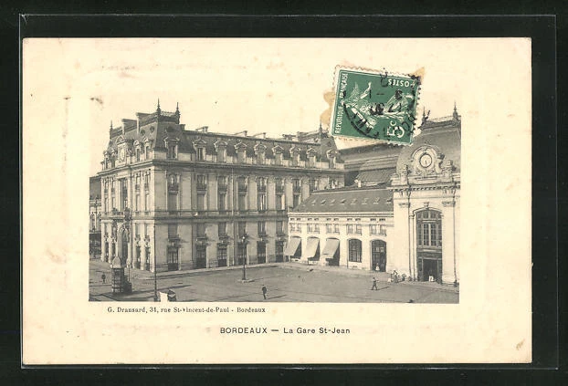 CPA Bordeaux, La Gare St-Jean, vue de das le bâtiment de la Gare