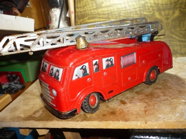 Ancien Camion De Pompier En Tôle, à Clé, Jouet Français UNIS, Enfant