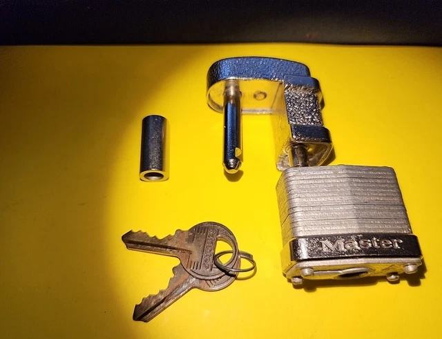 Master Lock  Trailer Coupler/Tongue Lock 37D - Milwaukee, Wis- 2 keys- PHOTOS