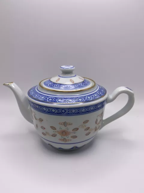 Chinese Vintage Porcelain Rice Grain Pattern Tea Pot Blue/White/Gold 4”H