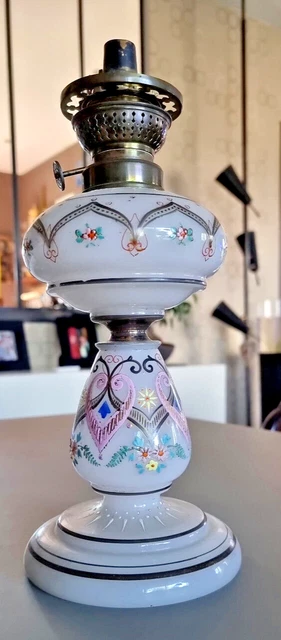 Lampe à pétrole opaline émaillée XIXeme sans globe de