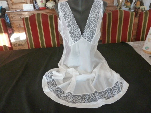 jolie combinaison & fond de robe vintage jolie dentelle T46 fait