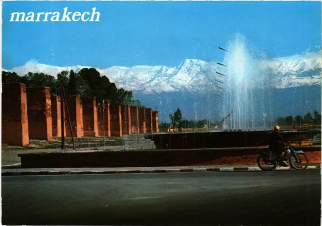CPM Marrakesh - Les Ramparts et le Grand Atlas MOROC (880537)