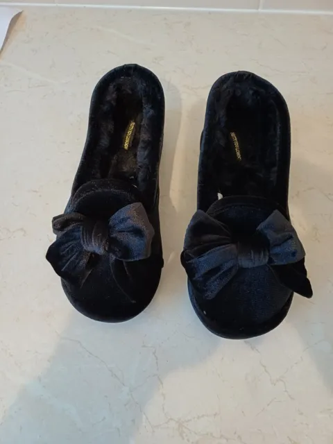 Womens black ballerina slippers