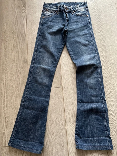 Jeans femme évasé boot-cut. Marque Wrangler. Bleu.Taille US 24/30. Peu porté.