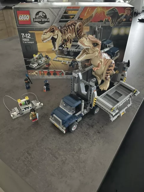 LEGO JURASSIC WORLD: T. Rex Transport (75933)