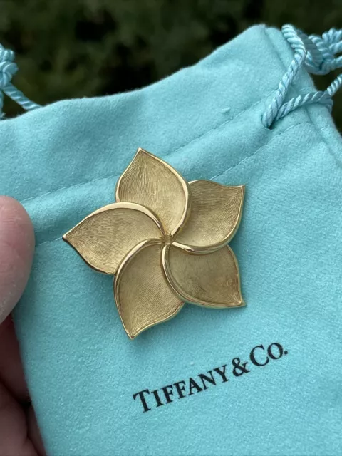Vintage Tiffany & Co Italian 18k Gold Detailed Flower Leaf Pin Brooch