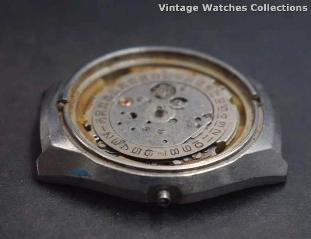 CITIZEN-8260 Winding Non Working Watch Movement For Parts & repair O-13971
