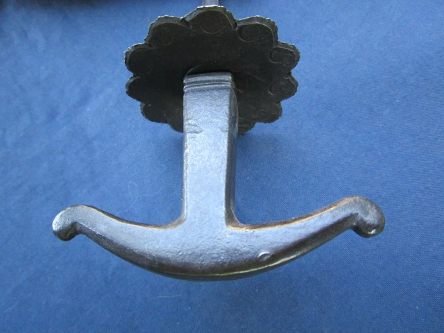 Petite poignée rosace ouvragée fer forgé Fixation à planter ancienne Porte