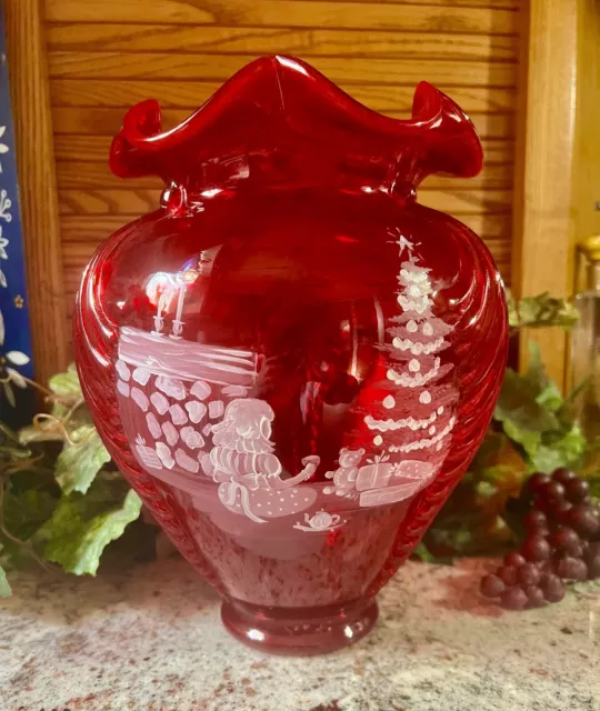 WOW!! Fenton RUBY RED**CHRISTMAS GIRL TEA PARTY TEDDY BEAR FEATHER BELLY VASE**