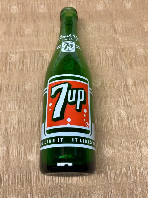 Vintage 7UP Bottle 12oz - Very Nice!