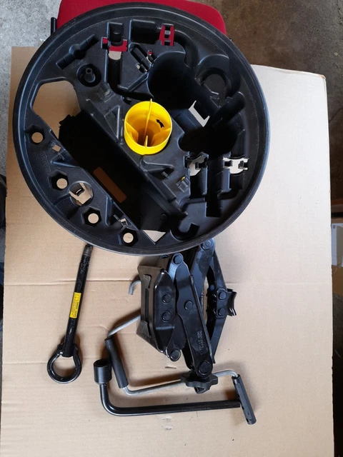 Renault clio II SERIE attrezzi cambio ruota con gancio per rimorchiare e scatola