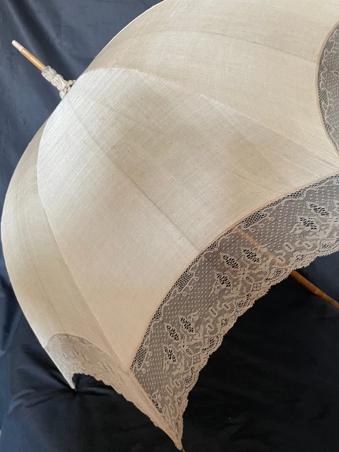 Ombrelle mariage en dentelle de Battenberg | UNIVERS MARIAGE