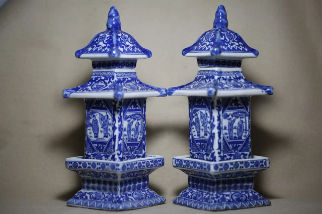 Antique Blue and white porcelain jar pagoda in ancient China 2pcs