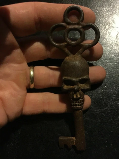 Skull Victorian Cast Iron Key Skeleton Castle Patina Collector 1/4 POUND Decor!