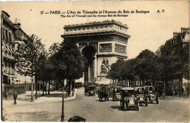CPA PARIS 7e L'Arc de Triomphe et l'Avenue du Bois de Boulogne (84348)