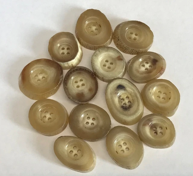 Lot De 11 Boutons Vintage Marron Effet Corne - Trous 2,2 Cm, Référence 1701