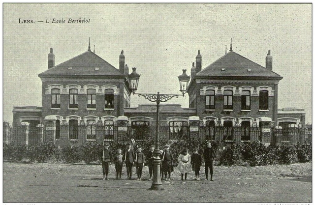 CPA 62 - Cité Des Cheminots De Lens - Jardin Du Foyer Des Mécaniciens - Vers 1900