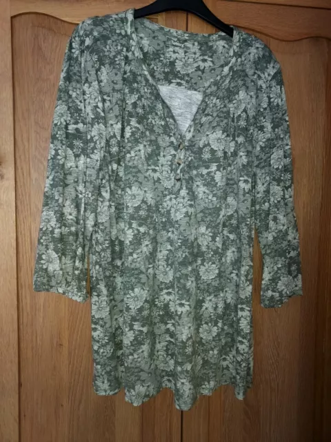 womens top size 22