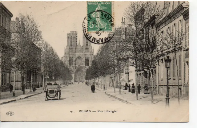 REIMS - Marne - CPA 51 - Les rues - une voiture Rue Libergier