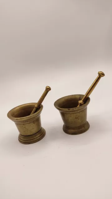 2 Süße Kleine Alte Bronze Mörser mit Pistill Stössel, Antik?