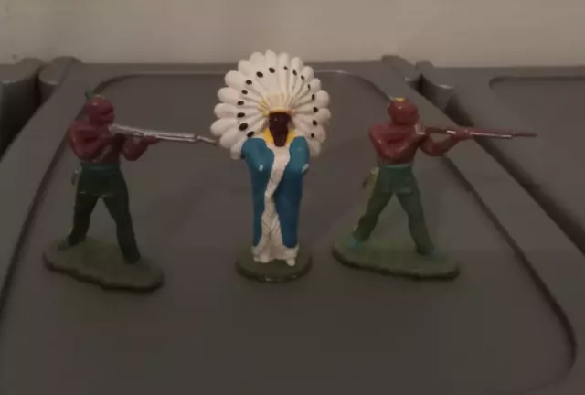 Britains Herald Indianerhäuptling und Mohawk Indianer x 3 Vintage